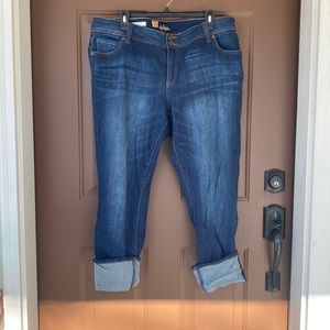Kut from the Kluth Straight leg capri jean.  Size 16W.  Excellent Condition!